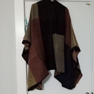 Just Jaime knit poncho/shawl. Nwot